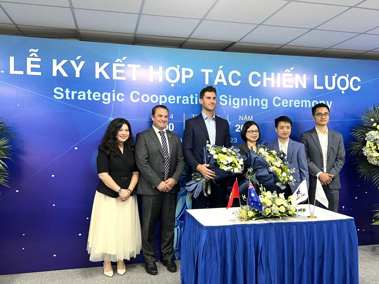 Ant Edu and Language Confidence sign a strategic cooperation