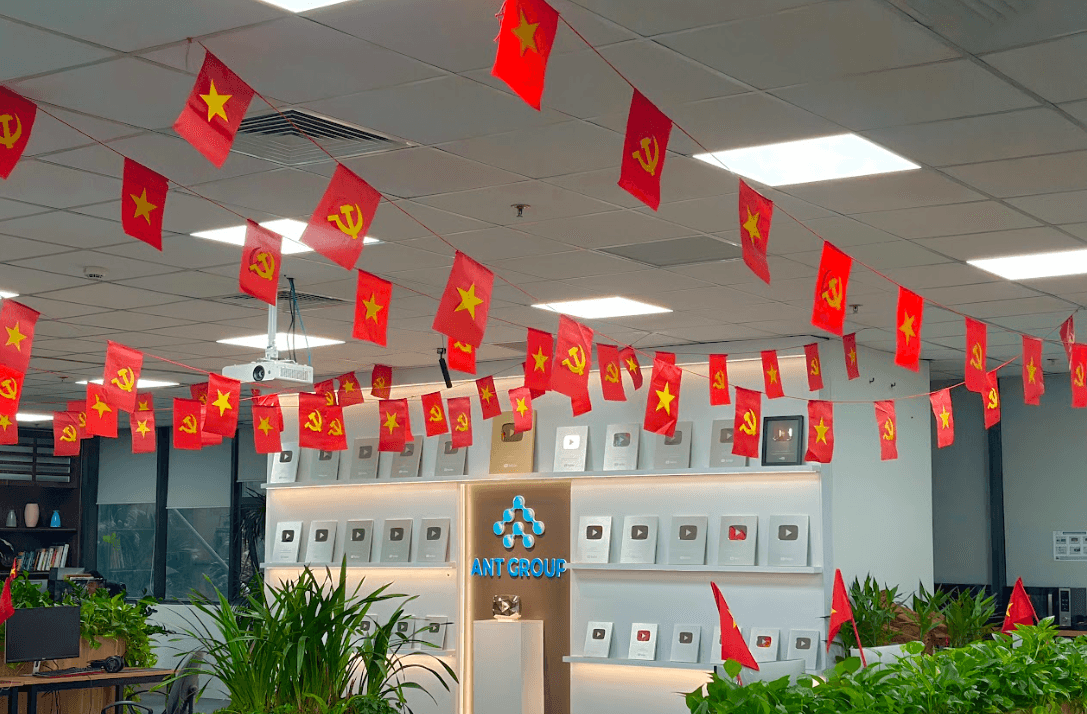 ANT GROUP FILLED WITH THE FESTIVE SPIRIT OF APRIL 30 & MAY 1